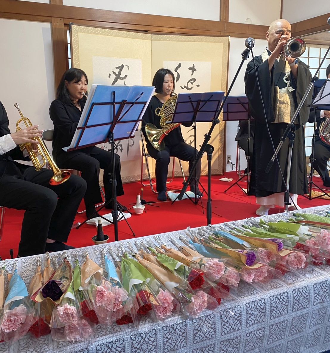 お向かいの難波寺さんで花祭りコンサートが開催されました♪